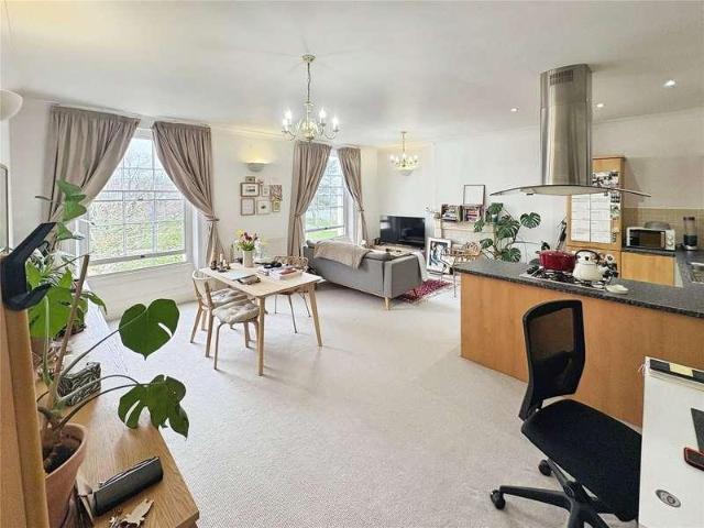 Flat for sale in Milverton, Green Close