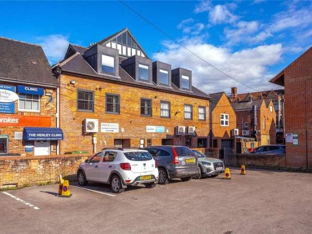 Flat for sale in Henley-on-Thames, Berrick Salome