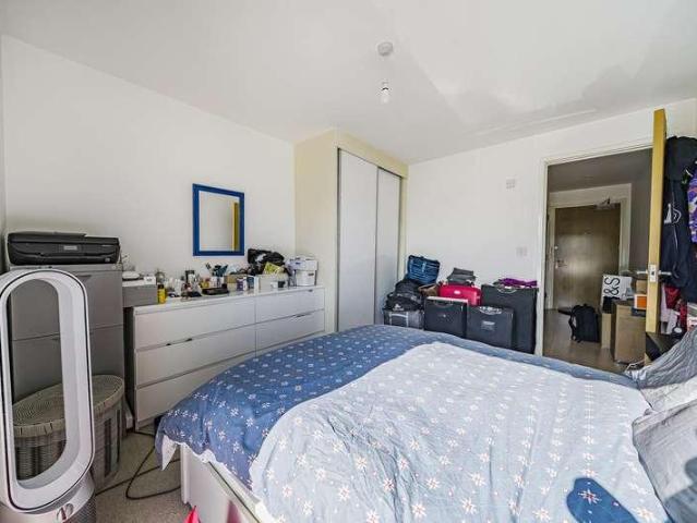 Flat for sale in Pinner, Pinner