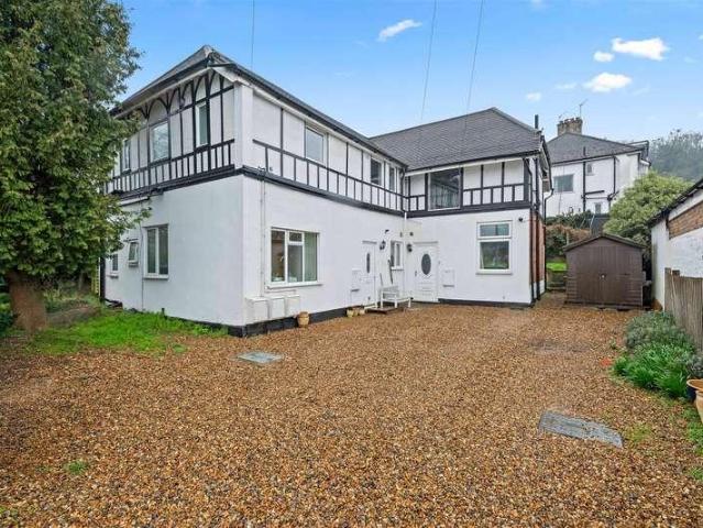 Flat for sale in London Borough of Croydon, Kenley