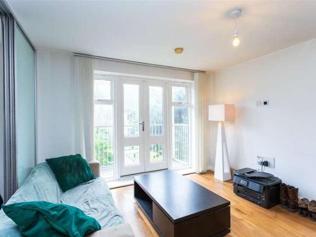 Flat for sale in Parkwest Apartments, Greater London