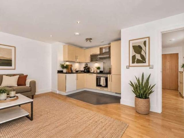 Flat for sale in Spitalfields, Greater London