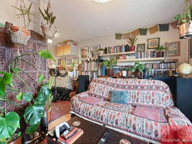 Flat for sale in London Borough of Ealing, Park Royal