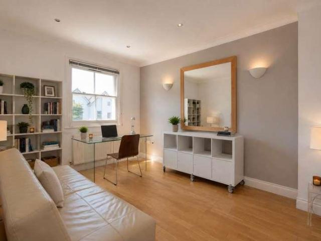 Flat for sale in St. Mildred's, The Bridge