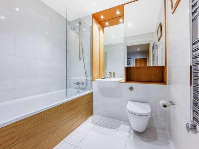 Flat for sale in Brentford, London Borough of Hounslow