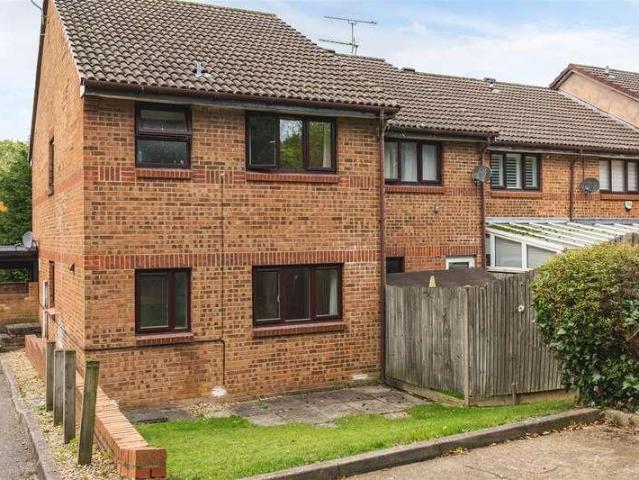 Flat for sale in Hatfield, Fretherne