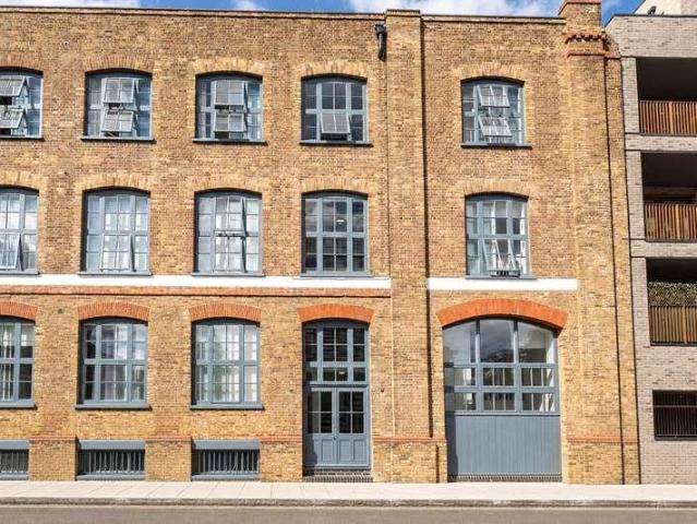 Flat for sale in Limehouse, Greater London