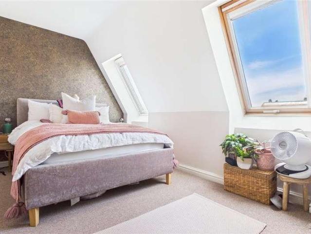 Flat for sale in Thatcham, West Berkshire
