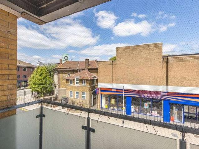 Flat for sale in West Drayton, Yiewsley