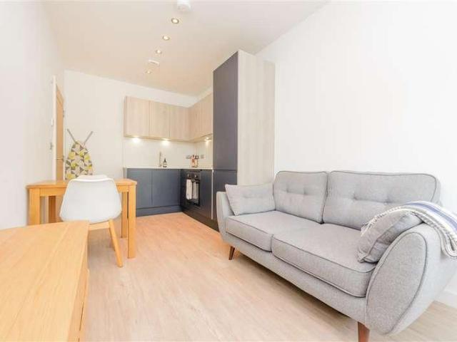 Flat for sale in Red Hill, Surrey