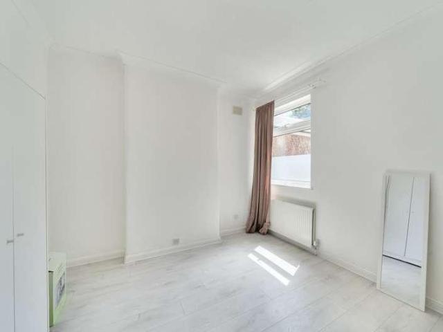 Flat for sale in High Barnet, Greater London