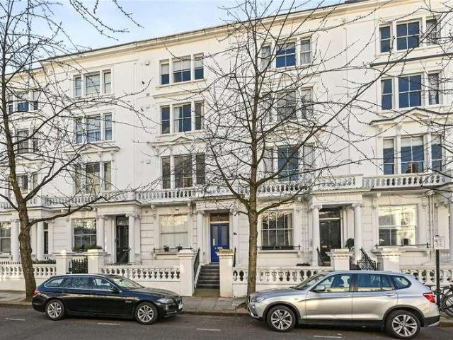 Flat for sale in Kensington, Greater London