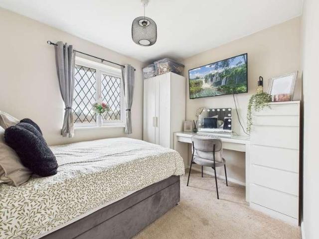 Flat for sale in Worle, Weston-super-mare