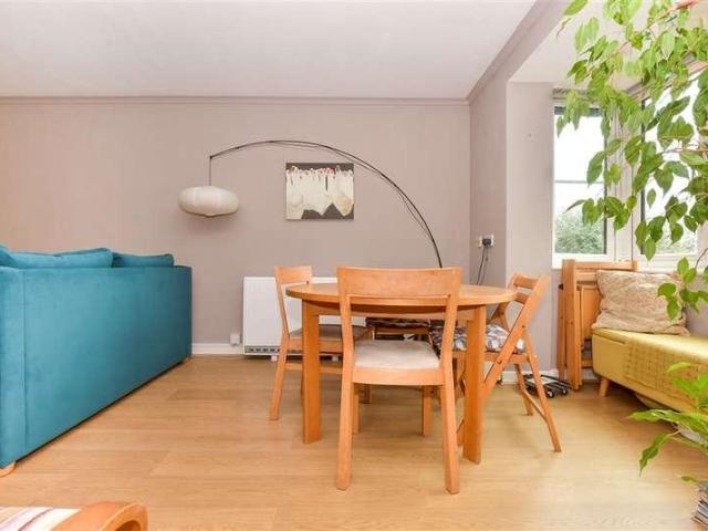 Flat for sale in Middle Deal, Ash