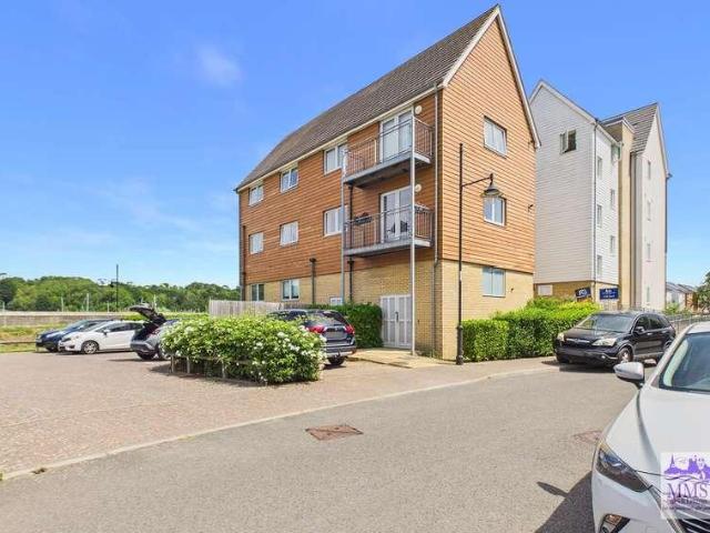 Flat for sale in St. Marys Island, Gillingham