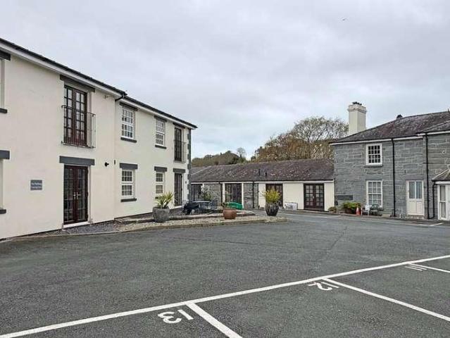 Flat for sale in Porthmadog