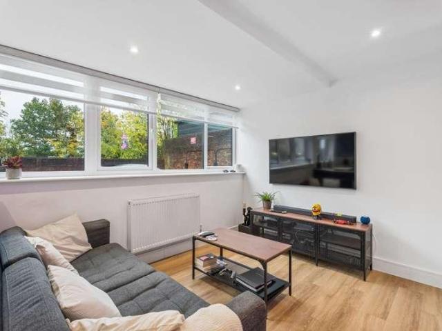 Flat for sale in Southdown, St Albans