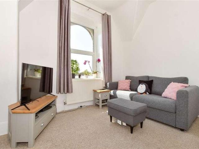 Flat for sale in Folkestone, Lynwood