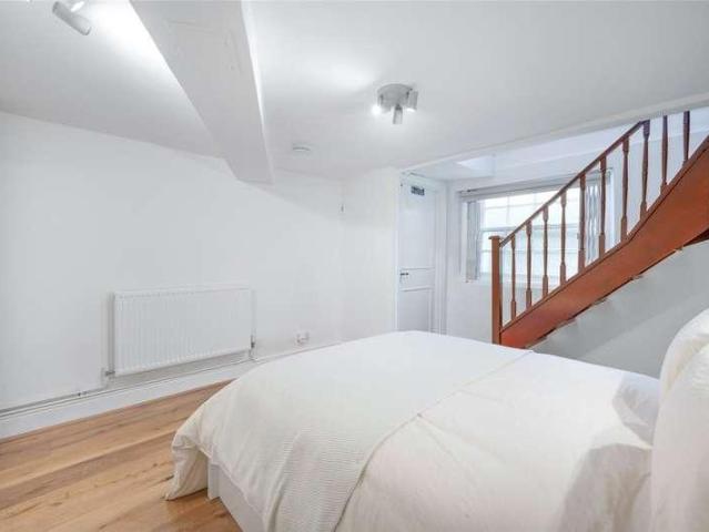 Flat for sale in St. John's Wood, Greater London