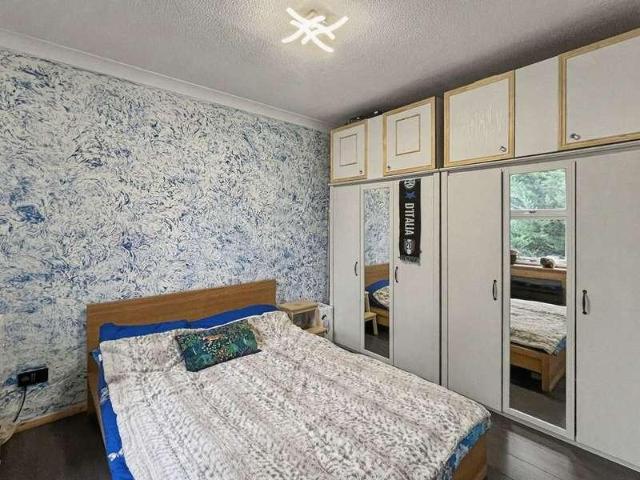 Flat for sale in High Wycombe Community Board, High Wycombe