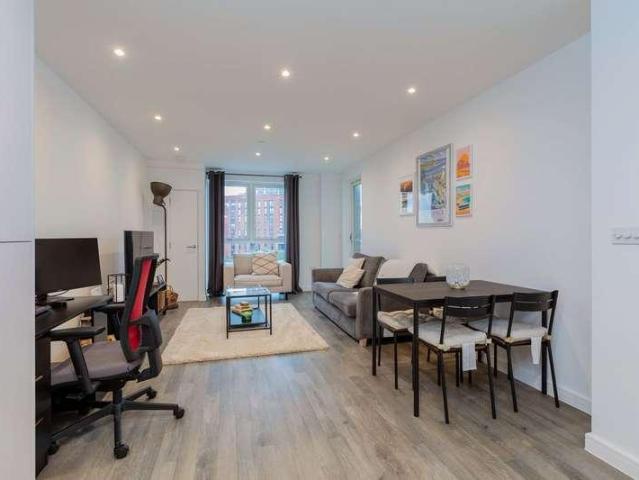 Flat for sale in Fishery, Maidenhead