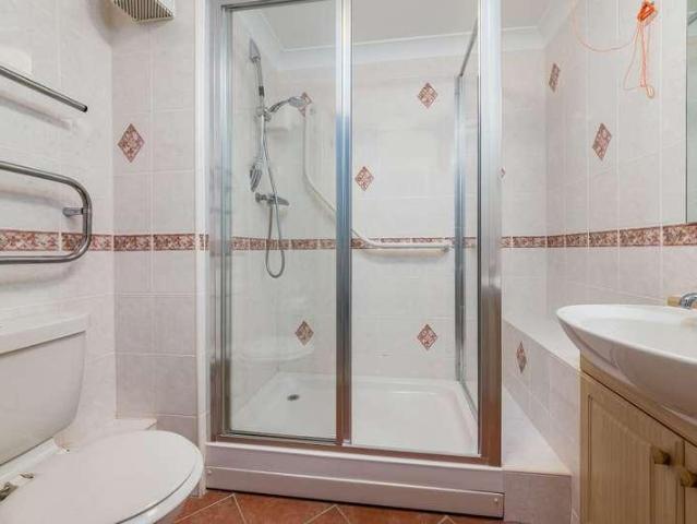 Flat for sale in Ladygrove, Berrick Salome