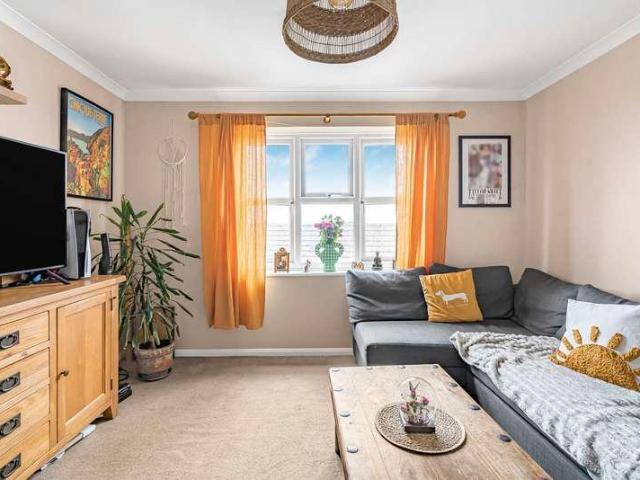 Flat for sale in Upper Hale, Fole