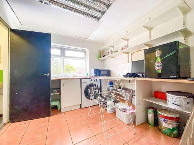 Flat for sale in Cheadle, Greater Manchester