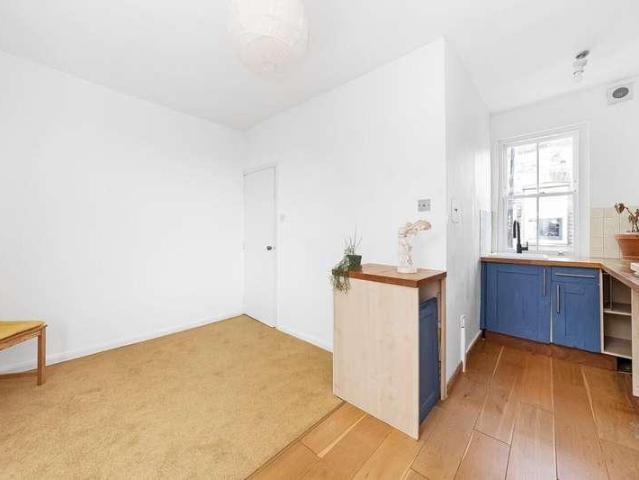 Flat for sale in Peckham, Greater London