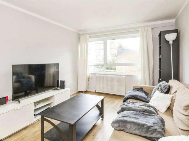 Flat for sale in Wandsworth, Greater London