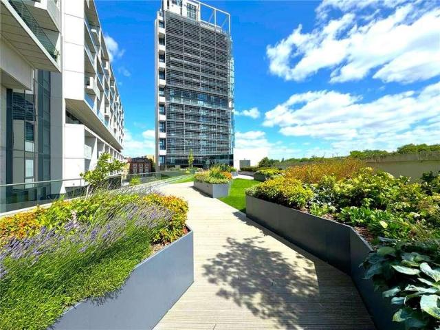 Flat for sale in Finsbury Park, Greater London