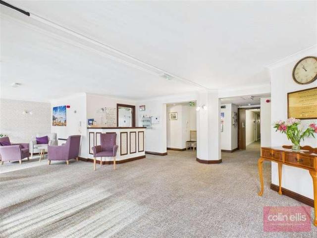 Flat for sale in South Cliff, Kepwick