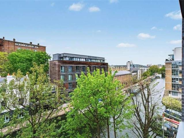 Flat for sale in Hoxton, Greater London