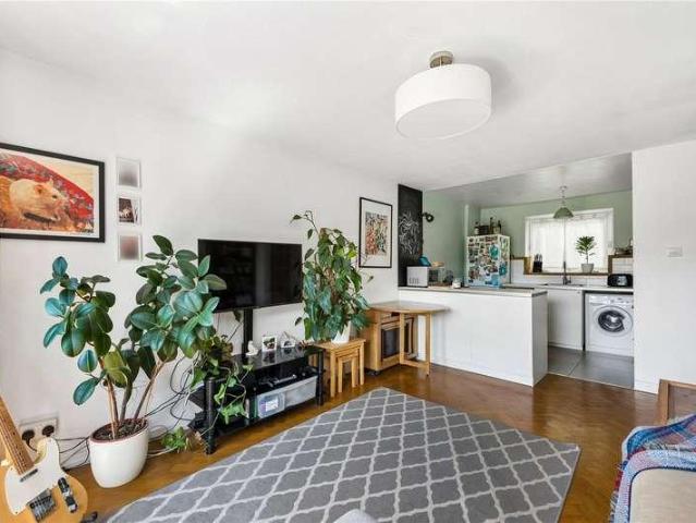 Flat for sale in South Tottenham, Greater London