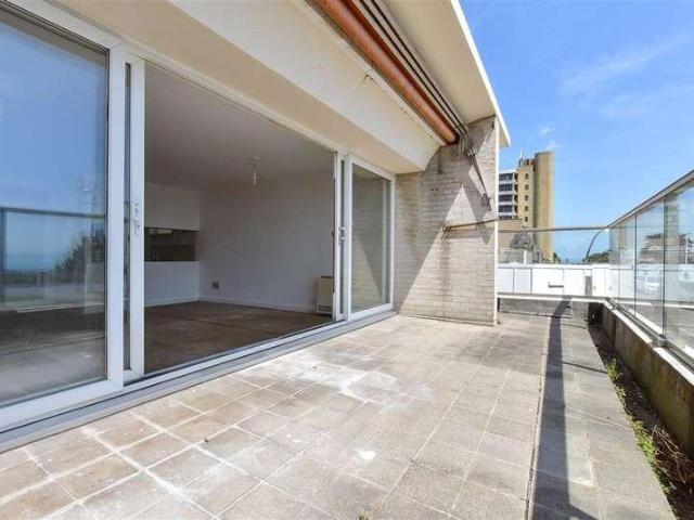 Flat for sale in Folkestone, Foord