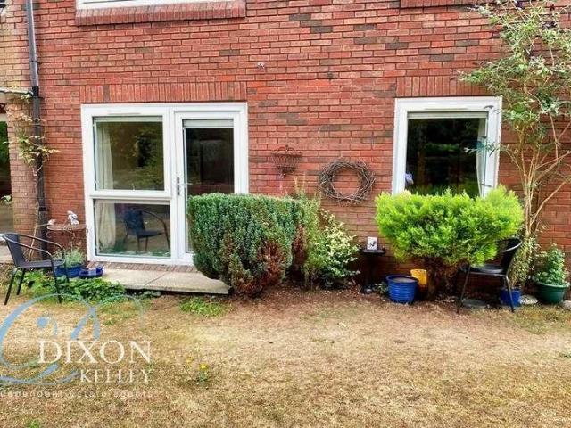 Flat for sale in Tricketts Cross, Ferndown