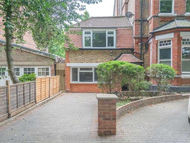 Flat for sale in Shepherd's Hill, Crouch End