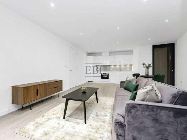 Flat for sale in London Borough of Islington, Greater London