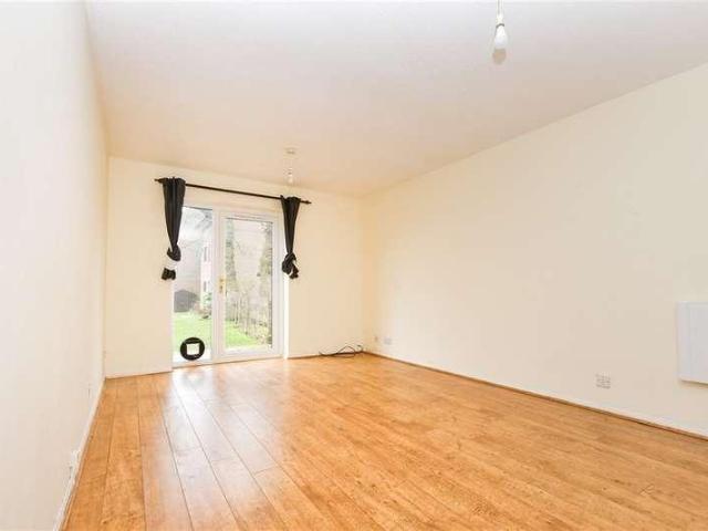 Flat for sale in Fole, Surrey