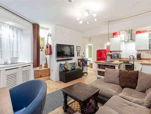 Flat for sale in Highbury, Greater London