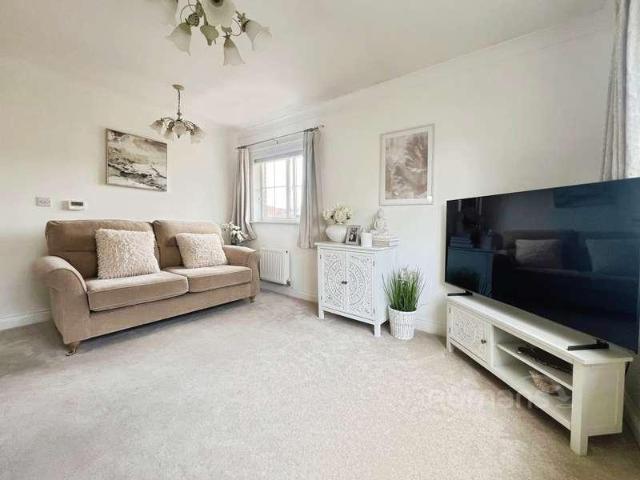 Flat for sale in North Town, Aldershot
