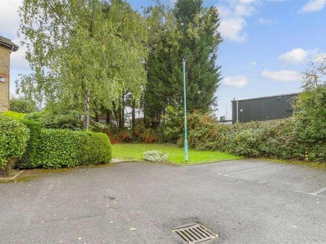 Flat for sale in Red Hill, Surrey