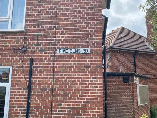 Flat for sale in Dagenham, Becontree Heath