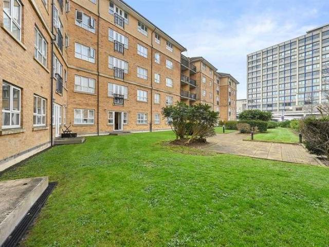 Flat for sale in Colindale, Greater London