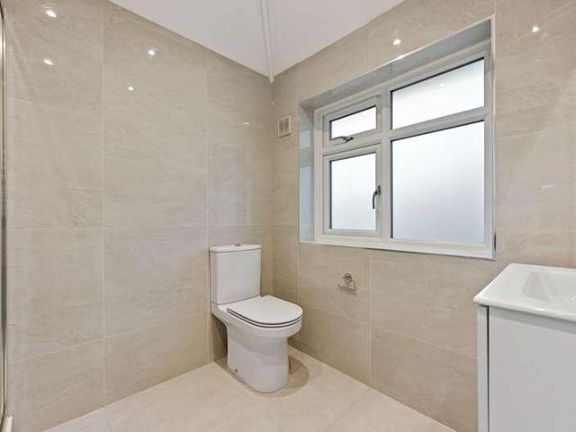 Flat for sale in Lane, Greater London