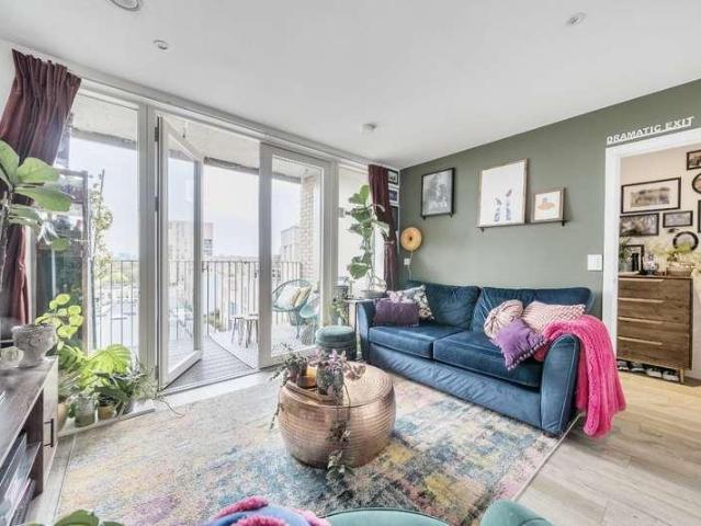 Flat for sale in London Borough of Lewisham, Greater London