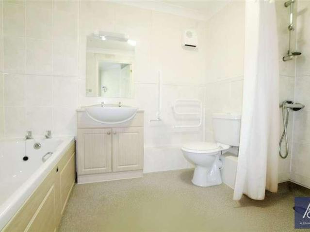 Flat for sale in Brackley, Northamptonshire