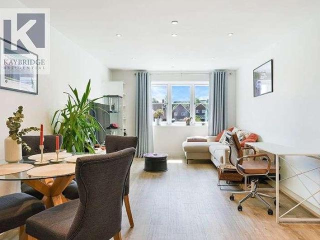 Flat for sale in Ewell, Surrey