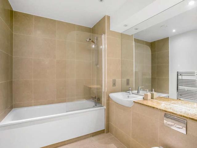 Flat for sale in Camberwell, Greater London