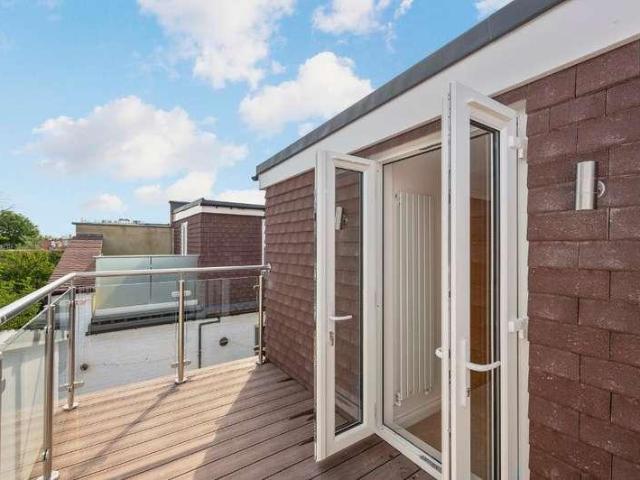 Flat for sale in London Borough of Merton, Merton Park
